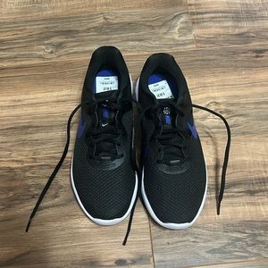 Nike sneakers new size 9